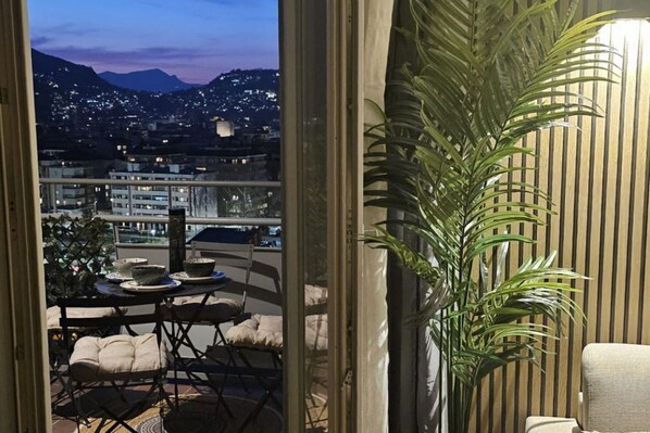 Interior - In the Como Borghi district (10 Floor Flat) (Como)