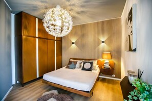 Iron/ironing board - In the Como Borghi district (10 Floor Flat) (Como)