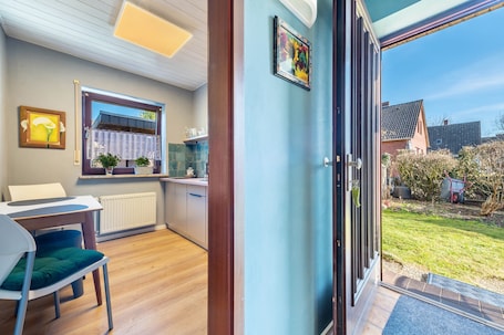 Interior. Apartment 'Chic Little Pad' with Shared Garden and Wi-Fi