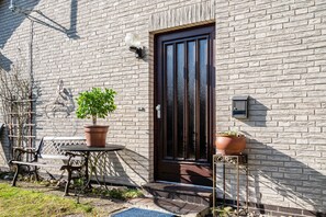 Terrace/patio - Apartment 'Schicke Kleine Bude' with Shared Garden and Wi-Fi (Neuenkirchen)