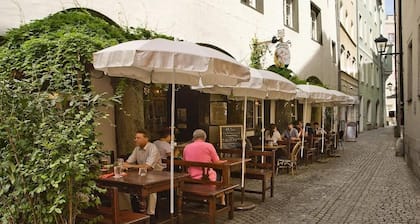 Dicker Mann Hotel Zum Blauen Krebs