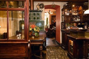 Bar (on property) - Dicker Mann Hotel Zum Blauen Krebs (Regensburg)