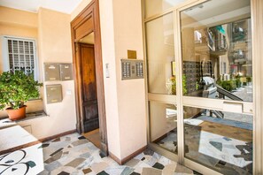 Exterior detail - Near Como Borghi (10 Floor Studio) (Como)