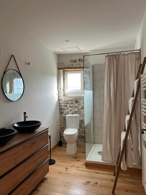 Shower, towels, toilet paper - NATURE & SERENITY GITE (Saint-Avit)
