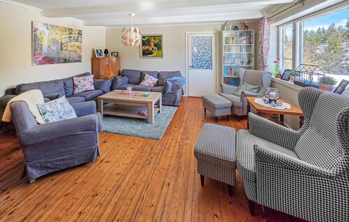 4 bedroom awesome home in Ulefoss