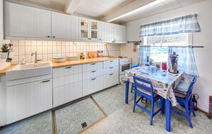 Fridge, microwave, oven, stovetop - Gorgeous home in Ulefoss (Ulefoss)