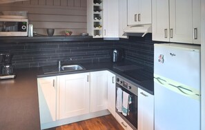 Fridge, microwave, oven, stovetop - Stunning home in Frosta with house sea view (Frosta)