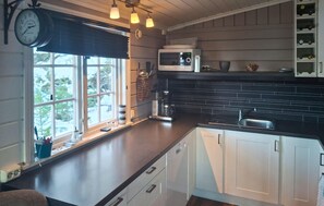 Fridge, oven, stovetop, dishwasher - Stunning home in Frosta with house sea view (Frosta)