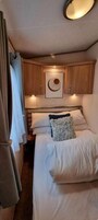 3 dormitorios, decoración individual, mobiliario individual