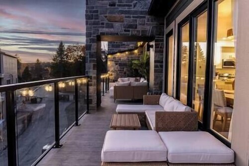 Lakeside Beach Spa Getaway w/ Sauna