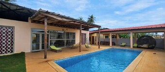 4 bedroom villa in Assouindé, swimming pool, 5 minutes from the beach