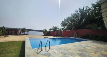 Villa Azure â Havre de paix avec piscine privĂ©e et vue sur le lagon