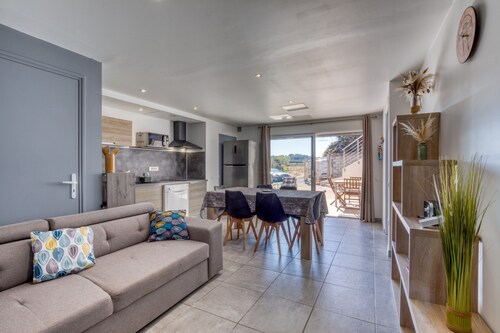 Gîte „Villa Athena“ mit Gemeinschaftspool, privater Terrasse und WLAN