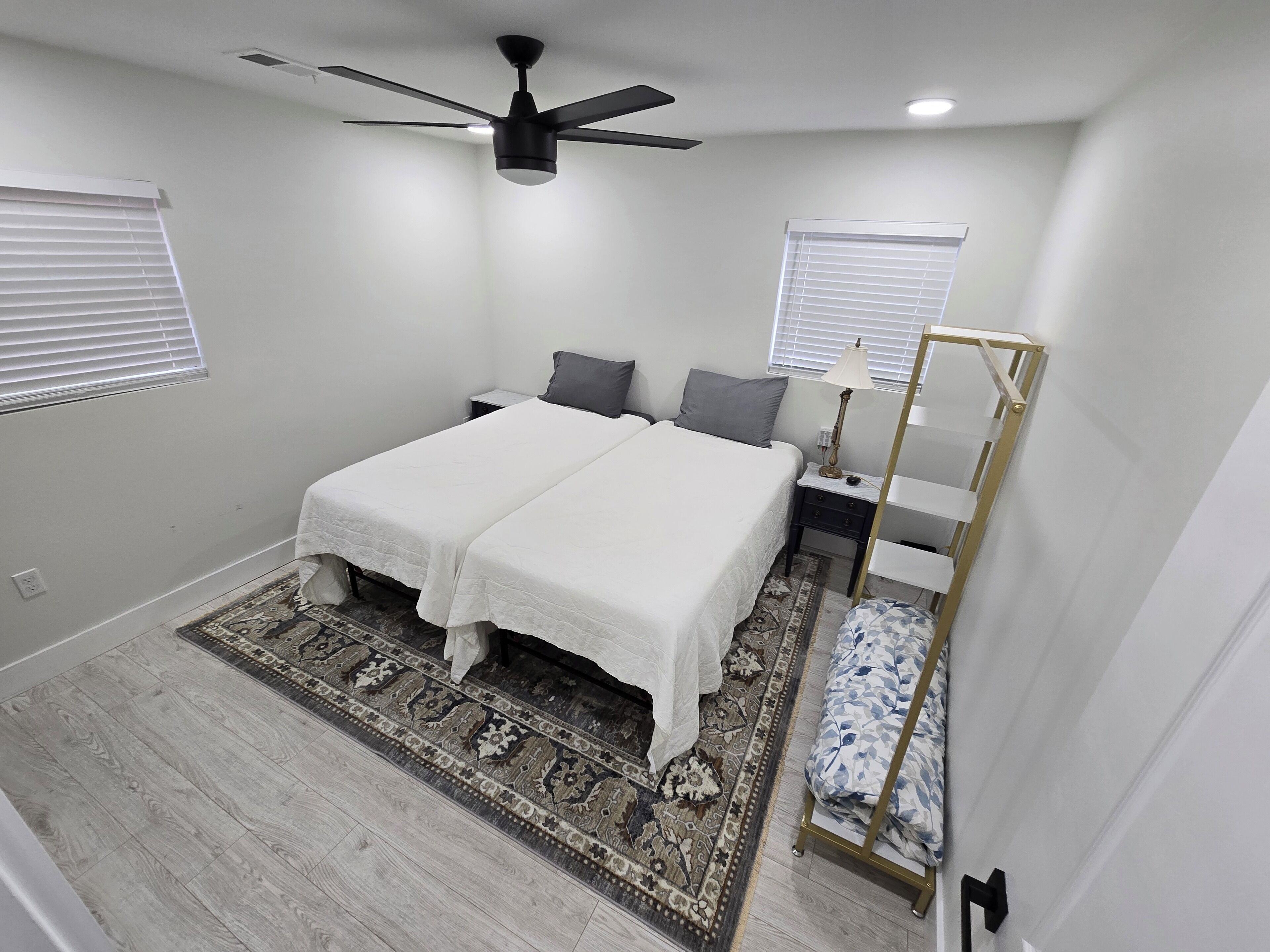 3 bedrooms, iron/ironing board, WiFi, bed sheets