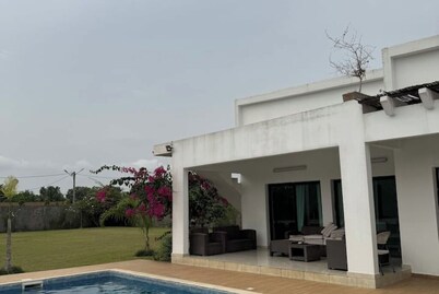 Cosy family villa with pool and garden in Assinie