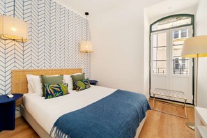 1 bedroom, iron/ironing board, WiFi, bed sheets - The Bica Hideout – Historic & Central (Lisbon)