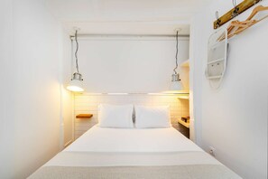 2 bedrooms, iron/ironing board, WiFi, bed sheets - Alfama Retreat Steps from Santa Luzia Viewpoint (Lisbon)