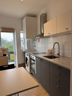 Private kitchen - Porto Bonfim Retreat — Modern & Comfortable (Porto)