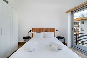 2 bedrooms, iron/ironing board, WiFi, bed sheets - Porto Bonfim Retreat — Modern & Comfortable (Porto)