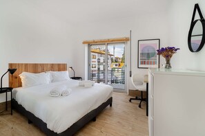 2 bedrooms, iron/ironing board, WiFi, bed sheets - Porto Bonfim Retreat — Modern & Comfortable (Porto)