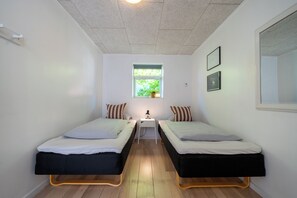 Cottage, 5 Bedrooms, Pets Allowed, Garden Area | Free WiFi - Strandfogedhuset (Fjerritslev)