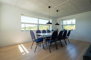 Cottage, 5 Bedrooms, Pets allowed, Garden Area | Dining