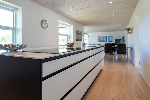 Cottage, 5 Bedrooms, Pets Allowed, Garden Area | Private kitchen | Highchair