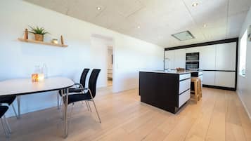 Cottage, 5 Bedrooms, Pets Allowed, Garden Area | Dining