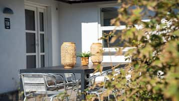 Cottage, 5 Bedrooms, Pets Allowed, Garden Area | Outdoor dining