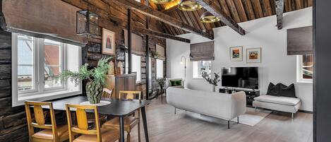 Deluxe Apartment, Courtyard View