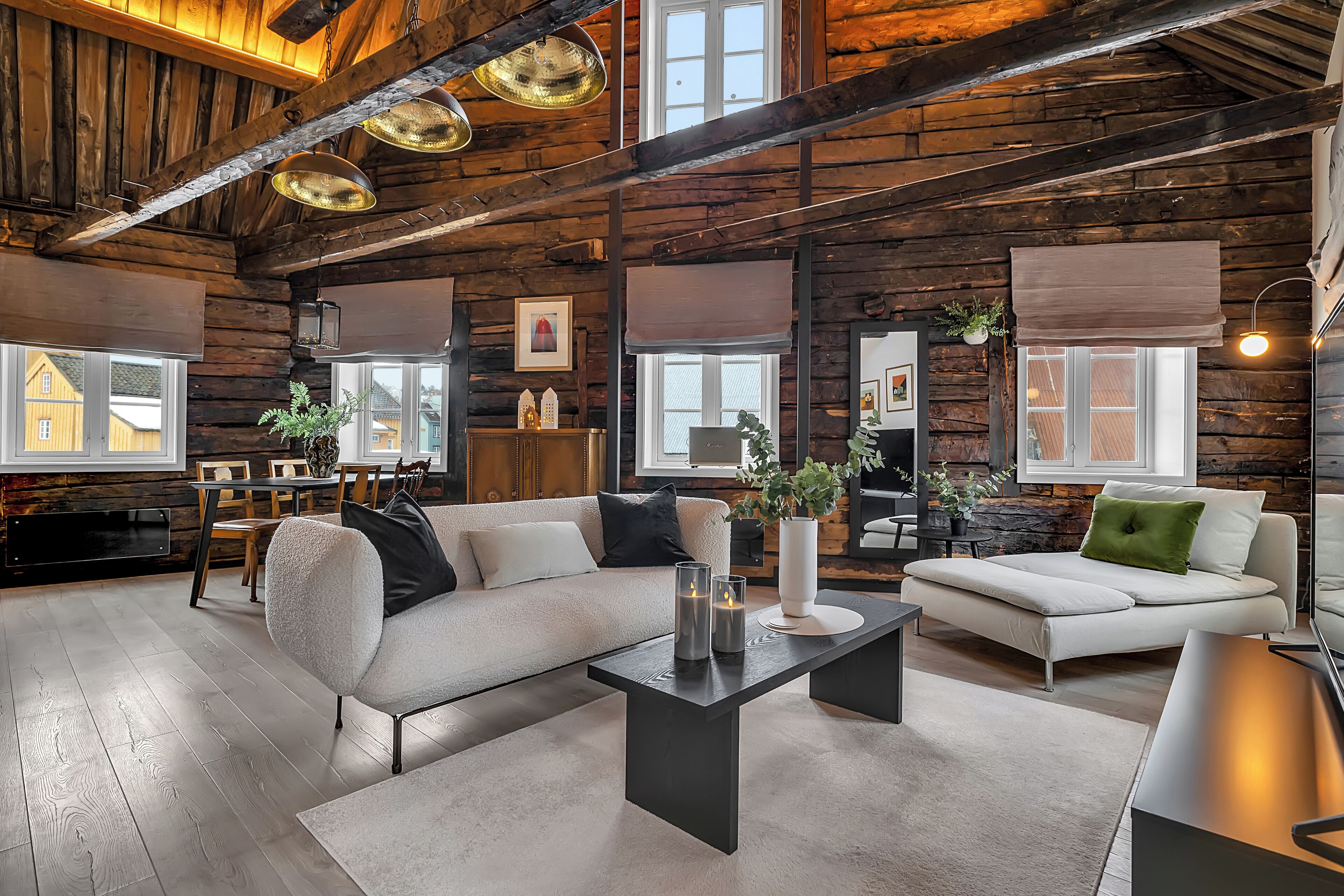 Laptop workspace, iron/ironing board, free WiFi