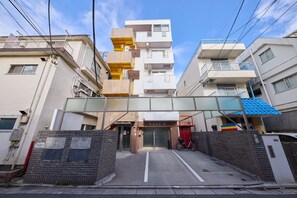 Exterior - Ikebukuro 11-min walk | Private 6BR home | 77㎡, 2 baths | Ideal Tokyo base (Toshima-ku)