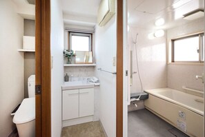 Shower, hair dryer, bidet, towels - Ikebukuro 11-min walk | Private 6BR home | 77㎡, 2 baths | Ideal Tokyo base (Toshima-ku)