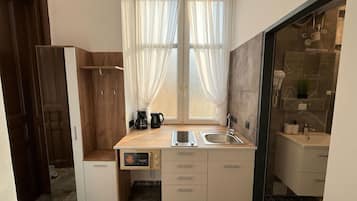 Leilighet – basic | Eget kjøkken | Mikrobølgeovn, kokeplater og kjøkkenutstyr