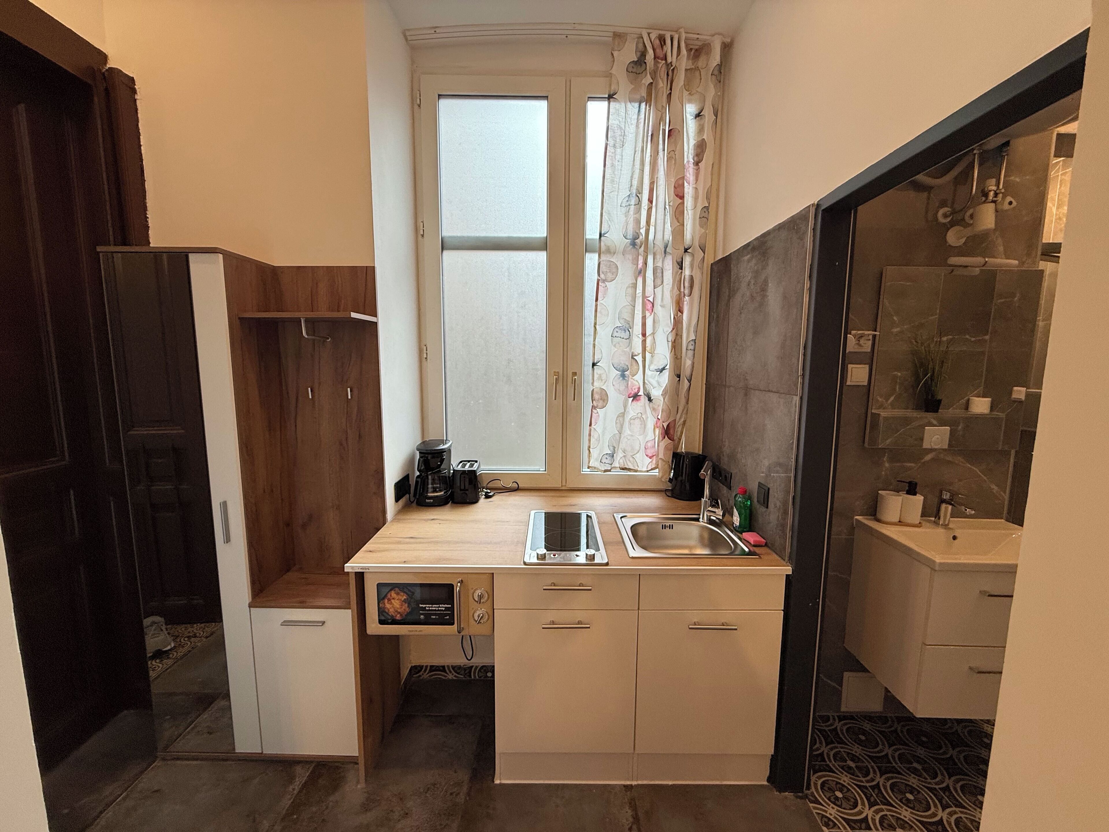 Basic Apartment | Private kitchen | Microwave, stovetop, cookware/dishes/utensils