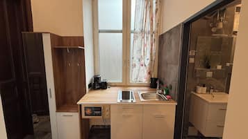 Basic Apartment | Private kitchen | Microwave, stovetop, cookware/dishes/utensils