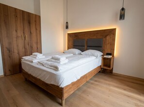 Basic Apartment - Comfortable Apartment Close to Wiener (Vienna)