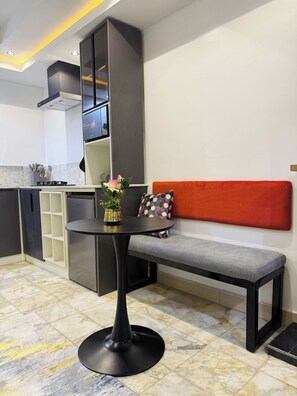 Economy Apartment, Balcony, City View | Bahagian dalam