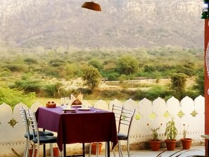 Outdoor dining - Ranthambhore Tiger Valley (Sawai Madhopur)