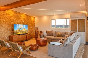 Smart TV, futbolito y tenis de mesa 