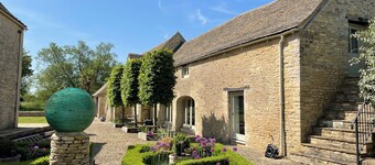 Stunning 6 Bedroom Riverside Barn Cotswold Mill
