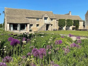 Exterior - Stunning 6 Bedroom Riverside Barn Cotswold Mill (Cirencester)