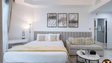 Luxe studio, balkon, uitzicht op de stad | Een laptopwerkplek, een strijkplank/strijkijzer, babybedden (toeslag)