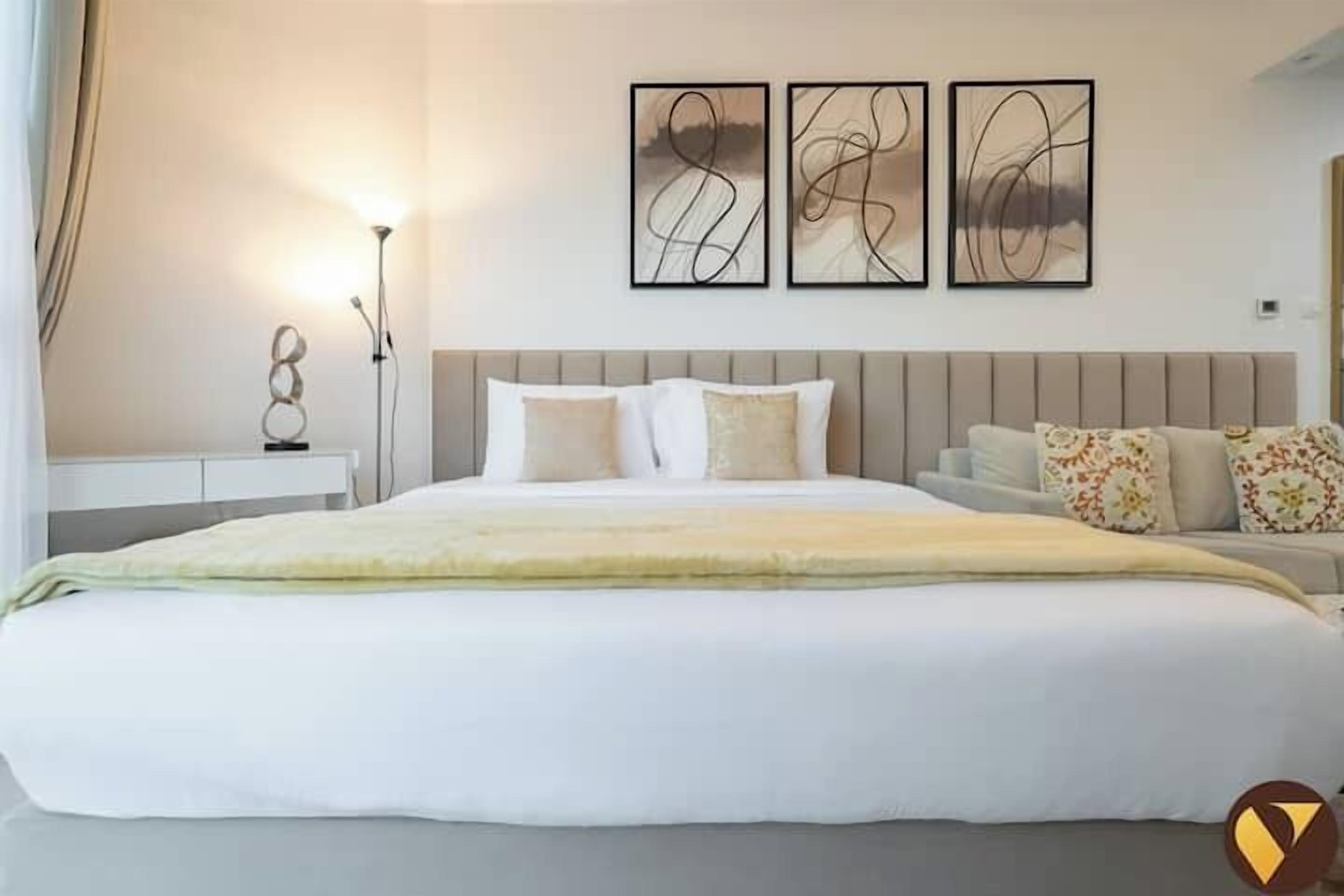 Luxury Studio, Balcony, City View