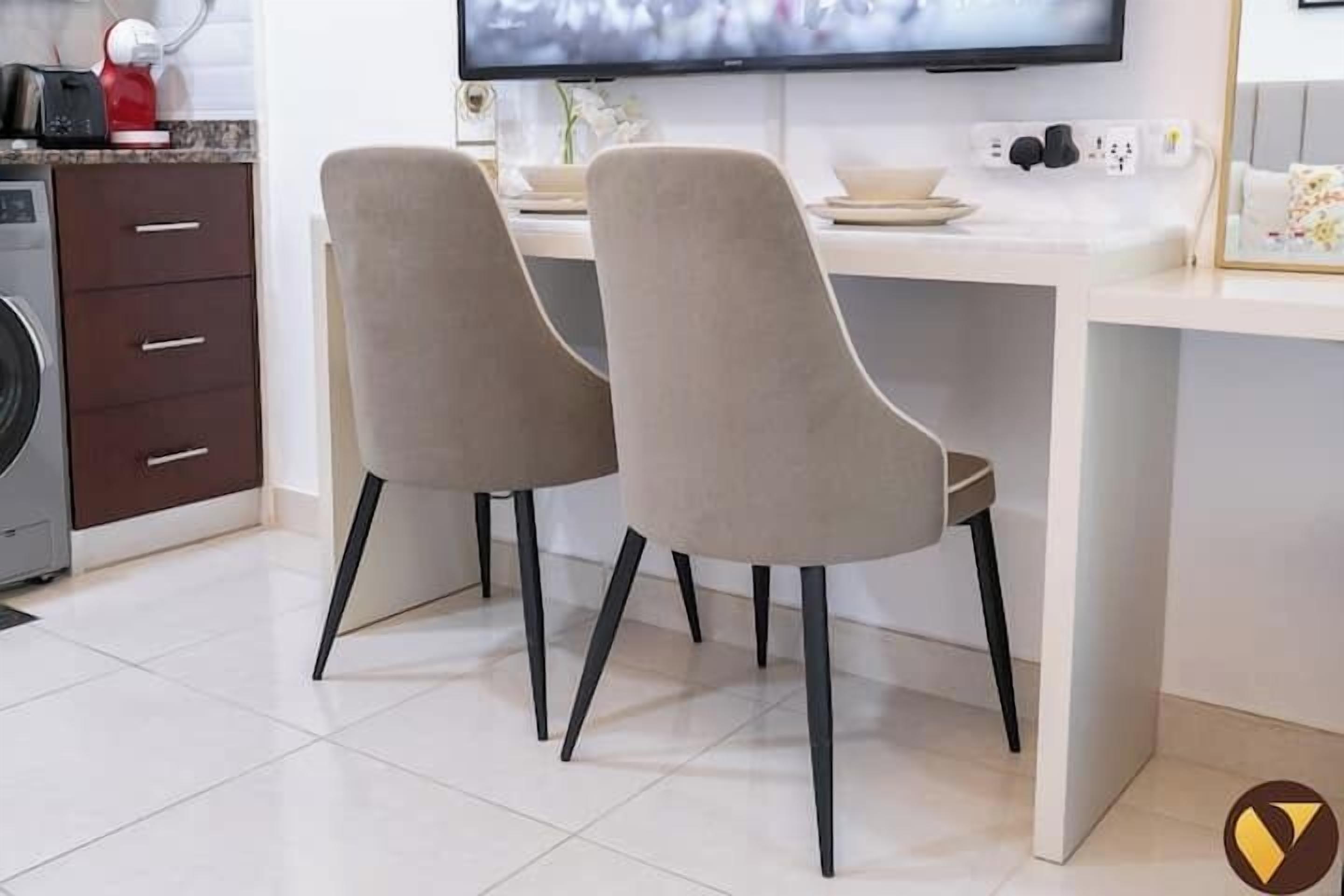 Luxe studio, balkon, uitzicht op de stad | Dineren op de kamer