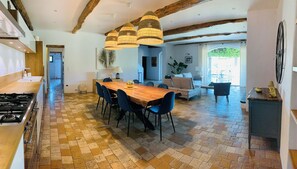 Interior - Recent farmhouse in the heart of Provence, absolute peace and quiet. (Châteaurenard)