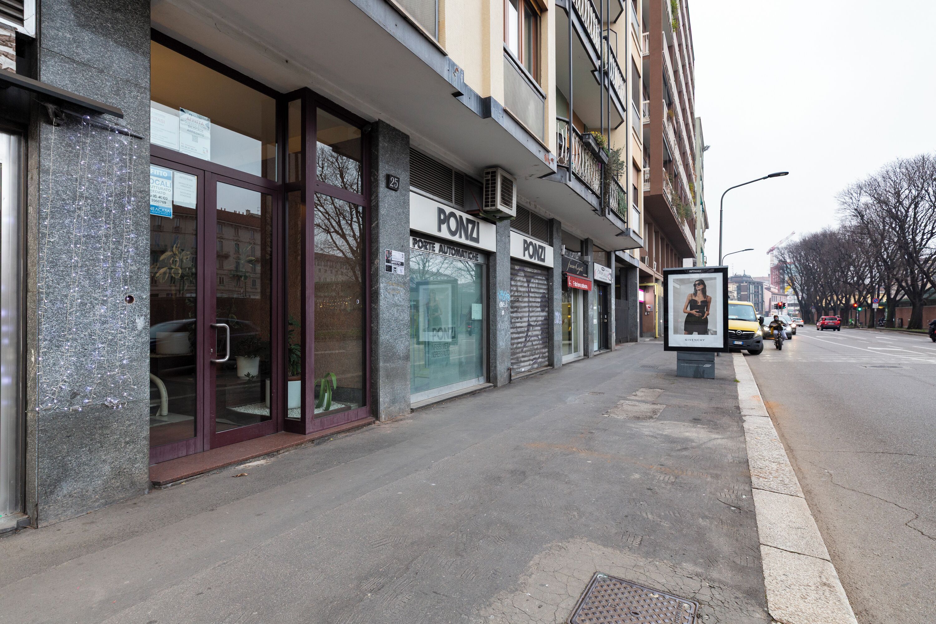 A storefront with the name "PONZI" and a sign for "POSTE AUTOMATICHE."