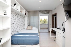 7 habitaciones, tabla de planchar con plancha, wifi y ropa de cama