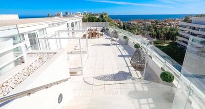 Private Rooftop Pool & Spa, Puerto Banús Seafront