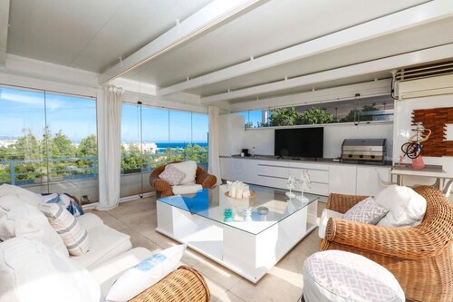 Beachfront duplex penthouse with private pool, 5' from Puerto Banus